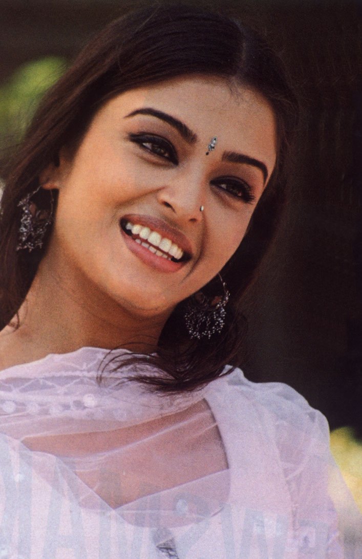 BabeStop - World's Largest Babe Site - aishwarya_rai136.jpg